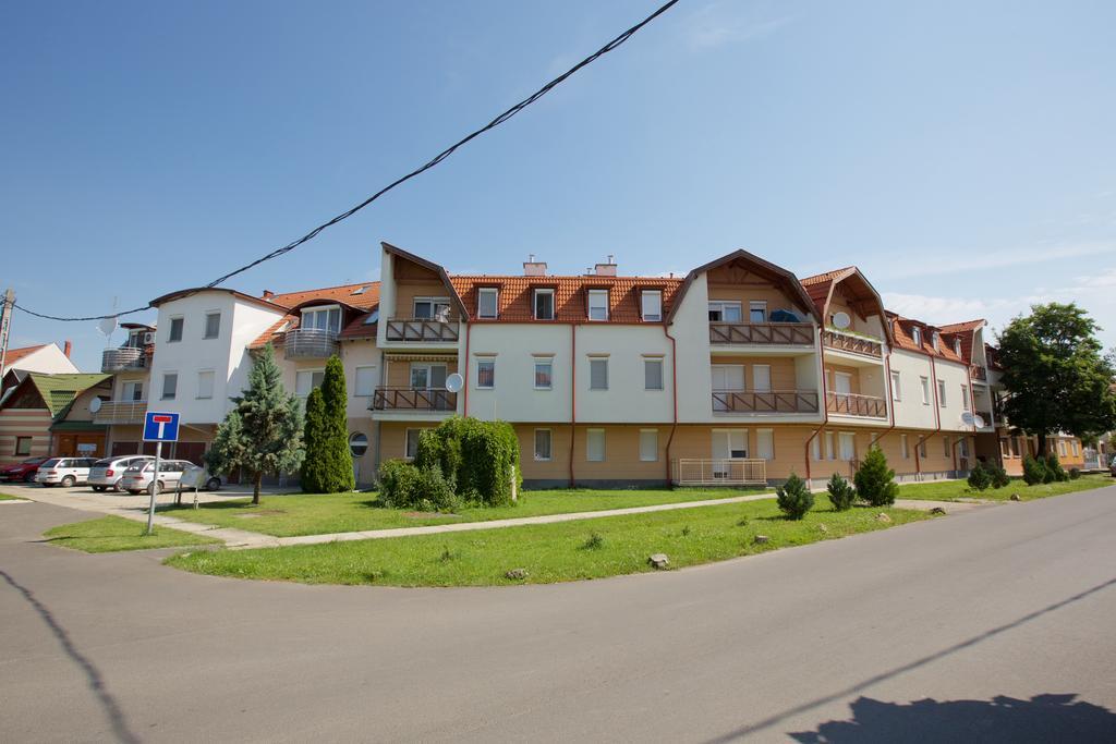 Zoli Apartmanok-maya Koelcsey 34-36 Hajdúszoboszló