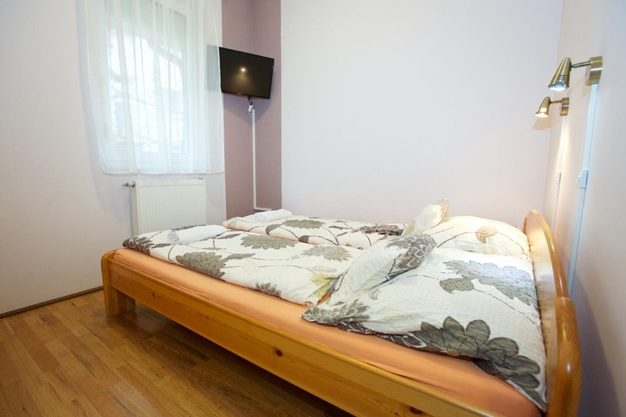 Zoli Apartmanok-maya Koelcsey 34-36 Хайдусобосло