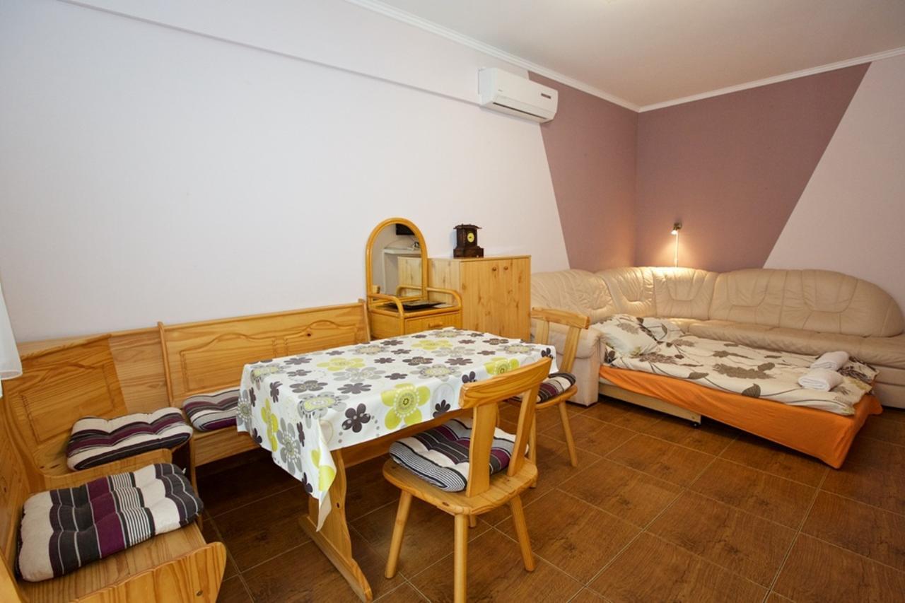 Апартаменты Zoli Apartmanok-maya Koelcsey 34-36 Хайдусобосло