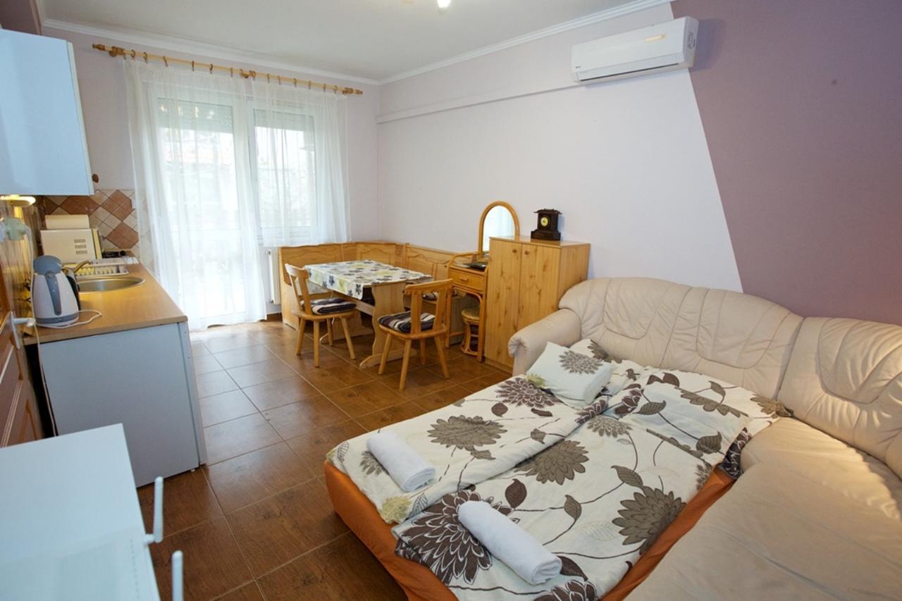 Апартаменты Zoli Apartmanok-maya Koelcsey 34-36 Хайдусобосло